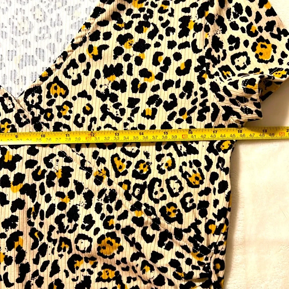 Leopard Print V Neck Wrap Top. Size XL, runs S to M. Spandex. NWOT.